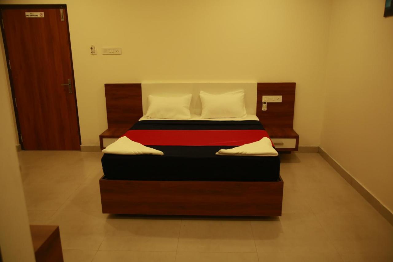 Dreams Residency Manjeri Esterno foto